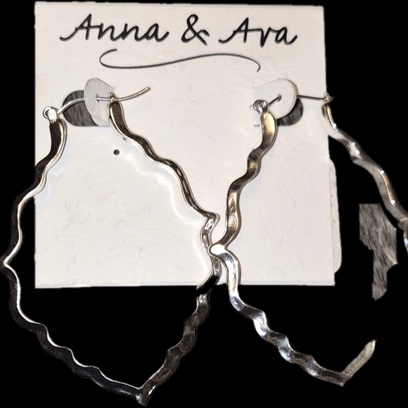 Anna & Ava Metallic Wavy Hoop Earrings - Picture 1 of 1